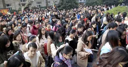 中国公务员招录总量缩减  但有省��税务系统逆势增招