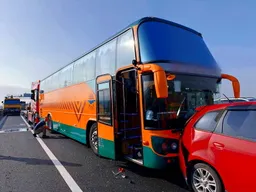 國3彰化路段4車追撞 含學生交通車及聯結車共2人受傷